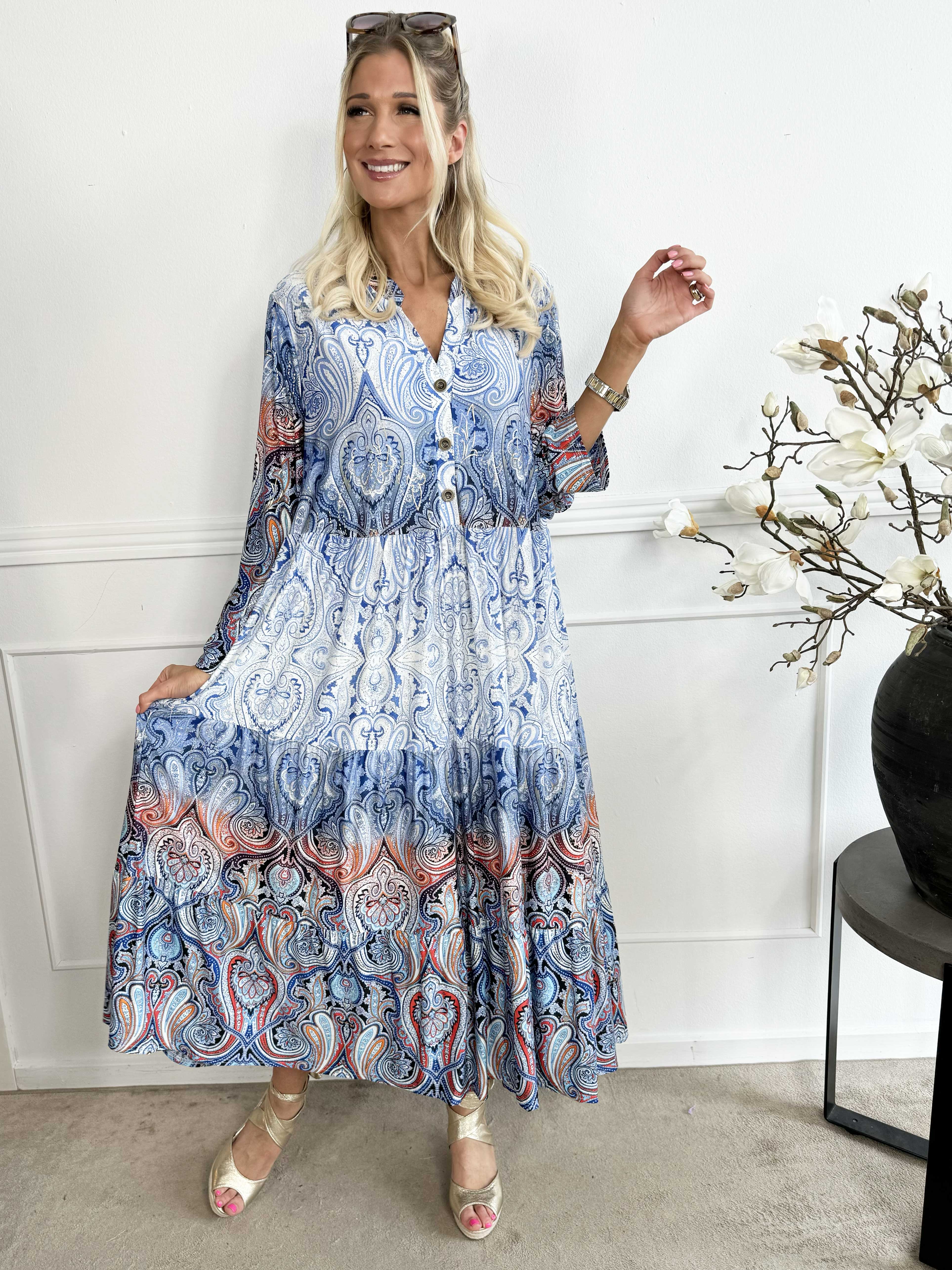 Milano Tamaria - Lang kjole med fint print i lag på lag look